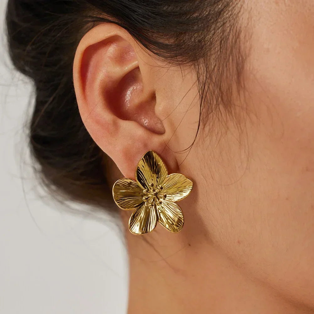 Boucles d’oreilles fleur délicate dorées