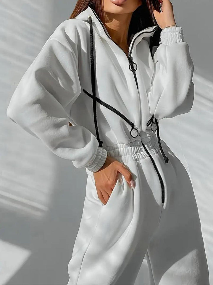 Combinaison ajustée zippée au style polyvalent
