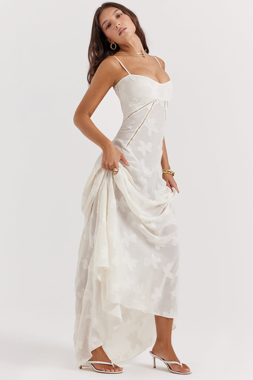 Robe longue fluide brodée dos nu été