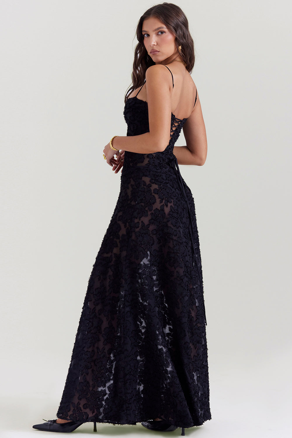 Robe longue fluide brodée dos nu été