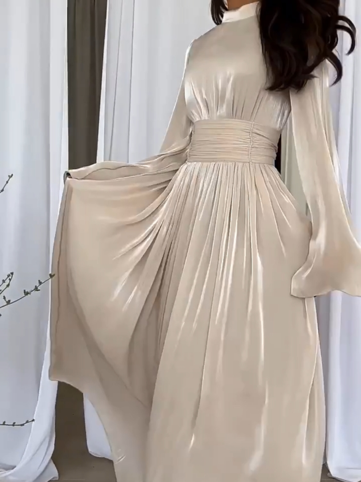 Robe maxi fluide à plis et ceinture