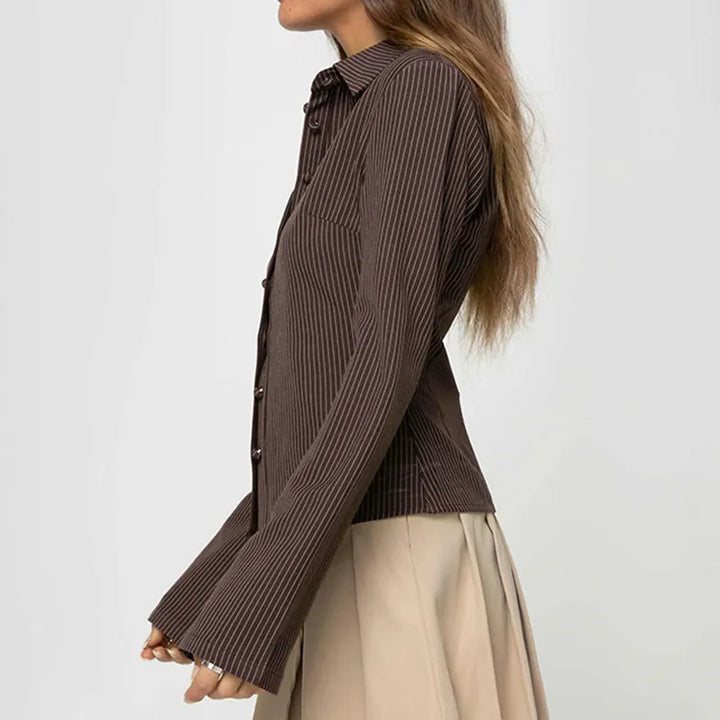 Blouse fluide slim-fit manches évasées vintage
