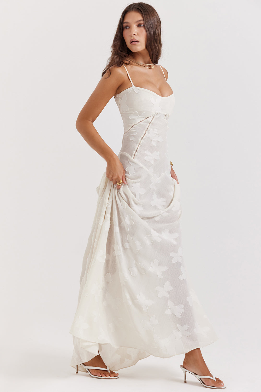 Robe longue fluide brodée dos nu été