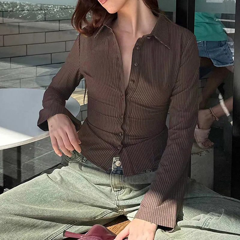 Blouse fluide slim-fit manches évasées vintage