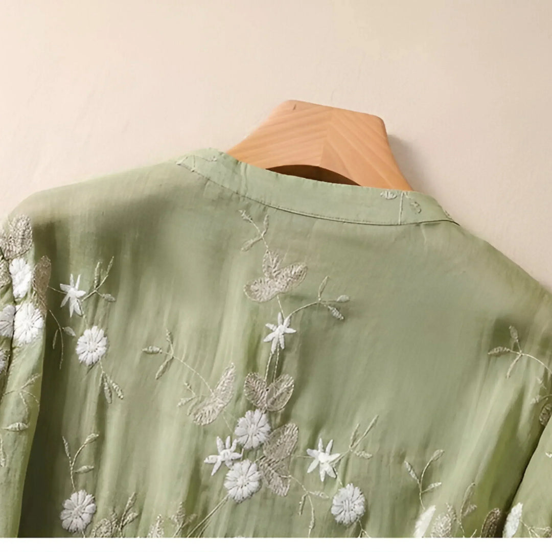 Blouse brodée à manches longues coupe fluide pour femme | Lyséa