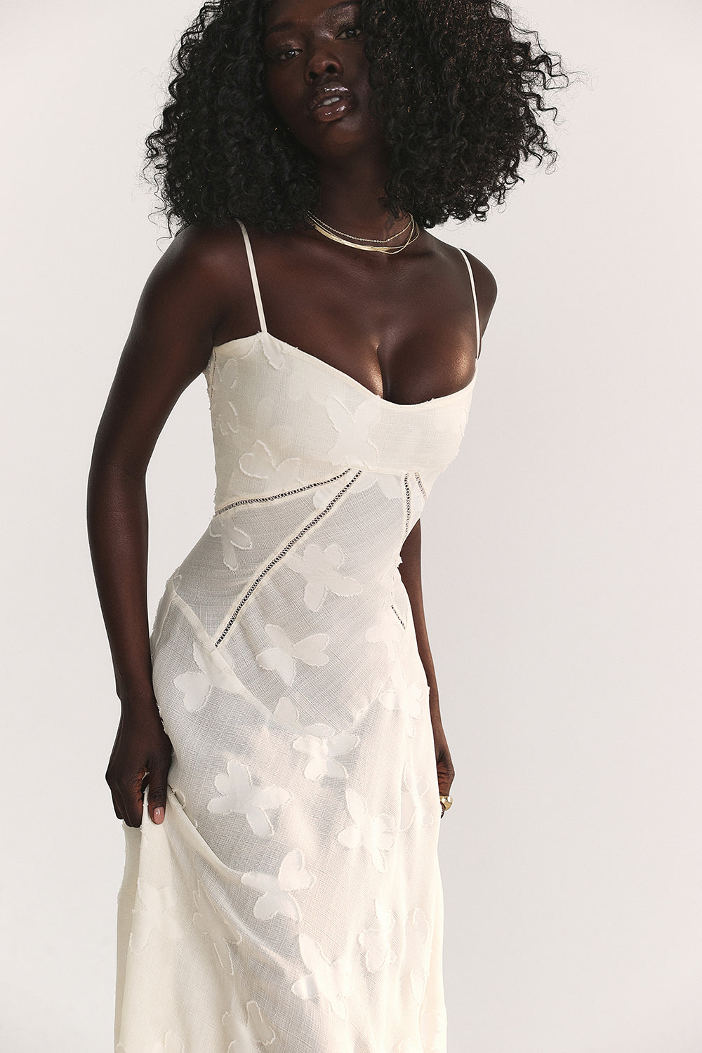 Robe longue fluide brodée dos nu été