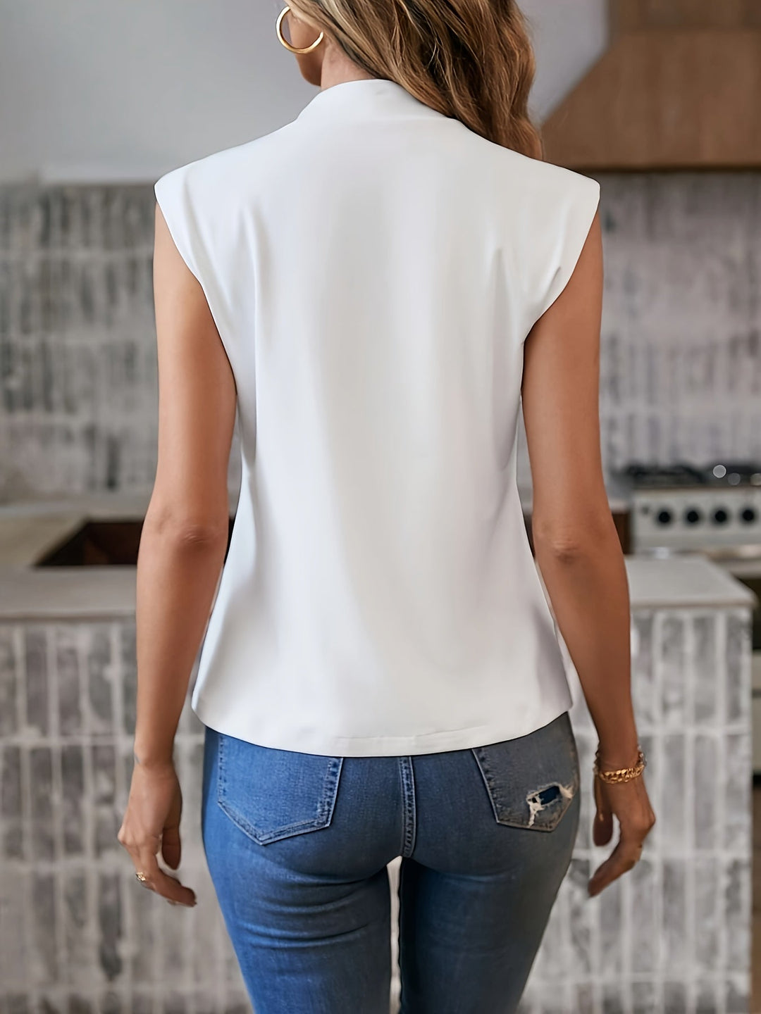 Blouse sans manches blanche col droit soyeux