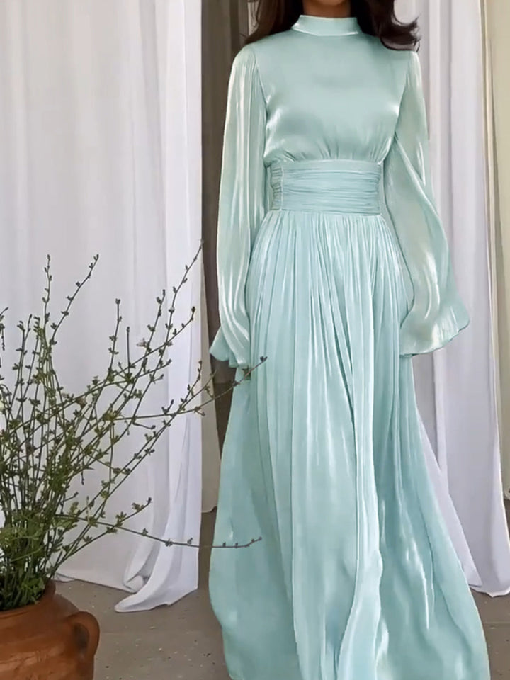 Robe maxi fluide à plis et ceinture