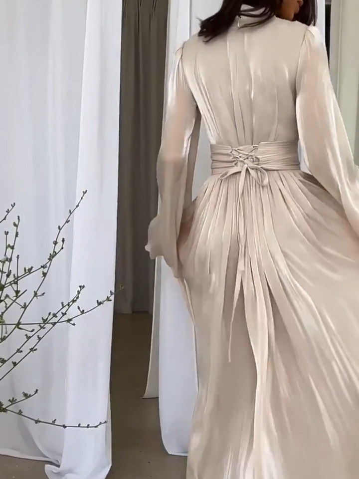 Robe maxi fluide à plis et ceinture