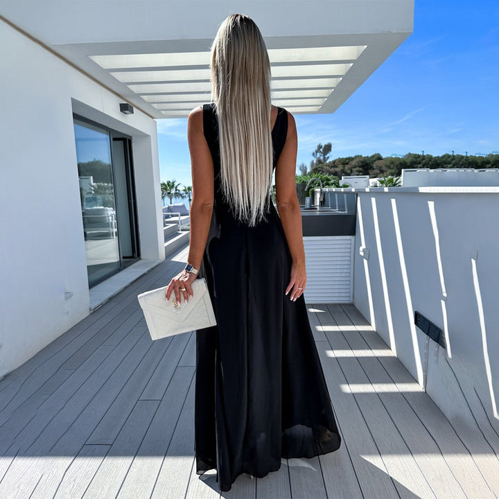 Combinaison fluide femme élégante avec décolleté profond
