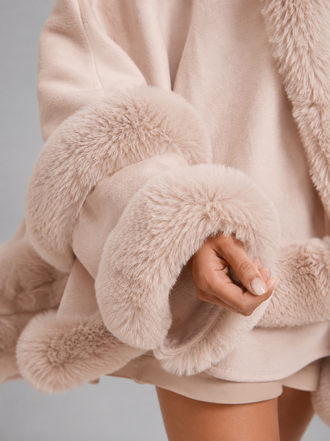 Solveline | Cardigan Cape Bordure Fausse Fourrure pour Femme