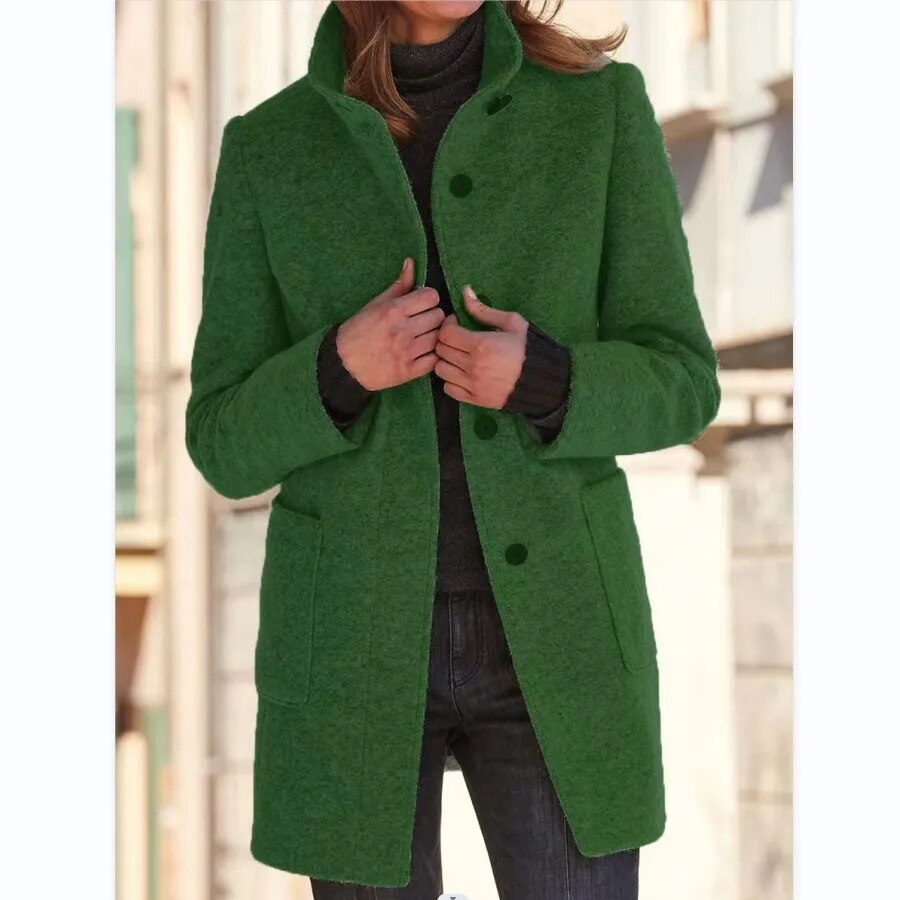 Manteau long à col montant et boutons vintage