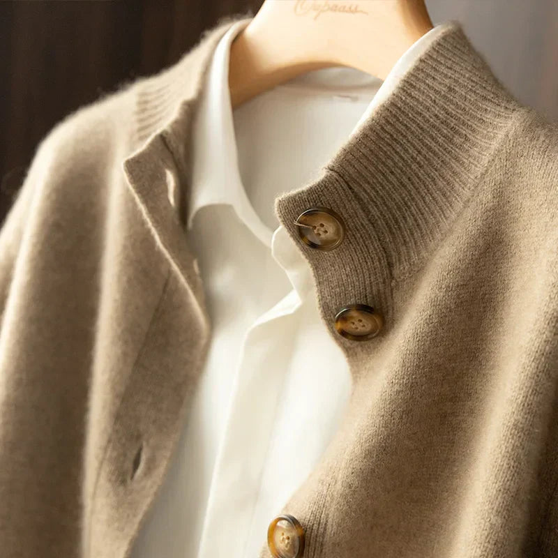 Cardigan boutonné élégant pour femme | Lysandra
