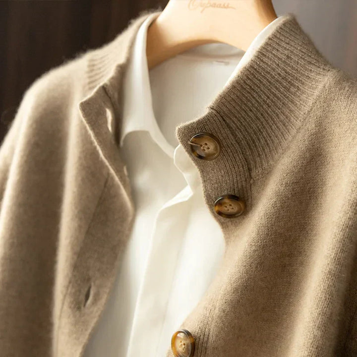 Cardigan boutonné élégant pour femme | Lysandra