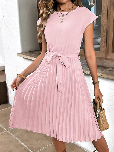 Robe midi plissée élégante à taille marquée