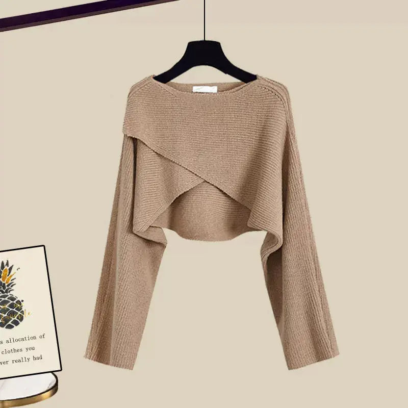 Ensemble pantalon fluide, blouse élégante et pull léger