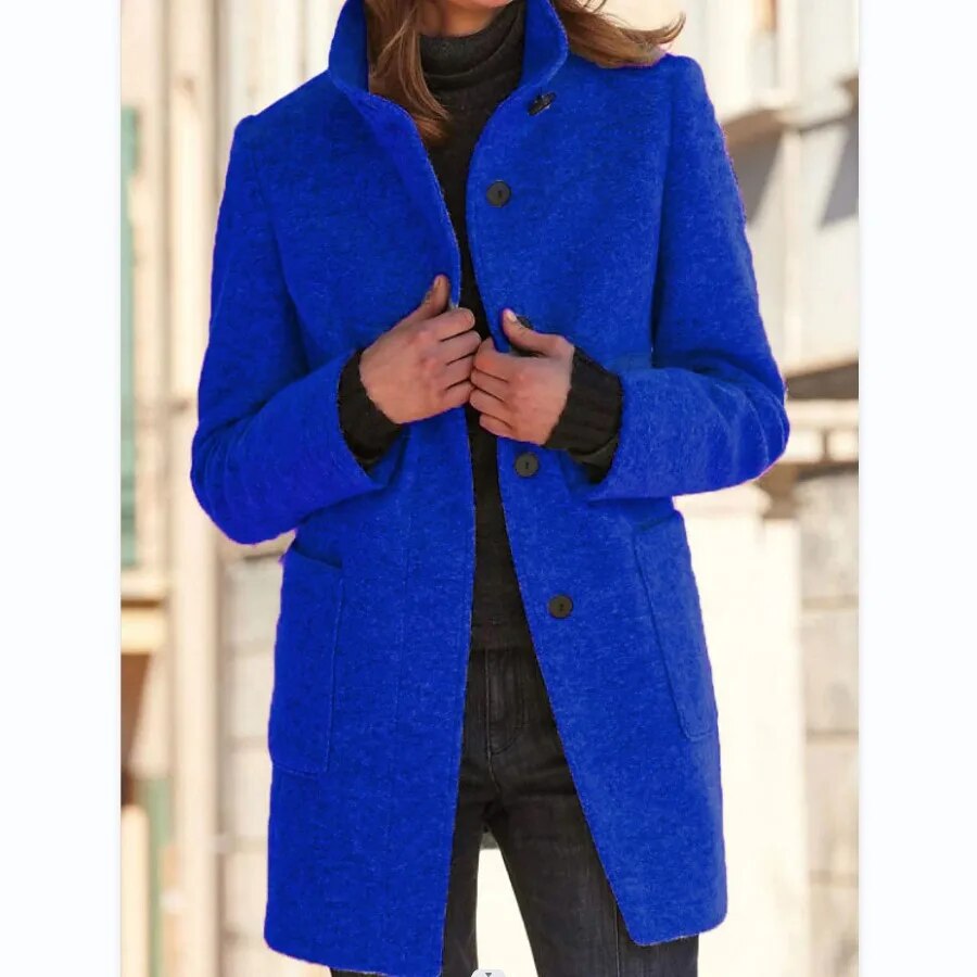 Manteau long à col montant et boutons vintage