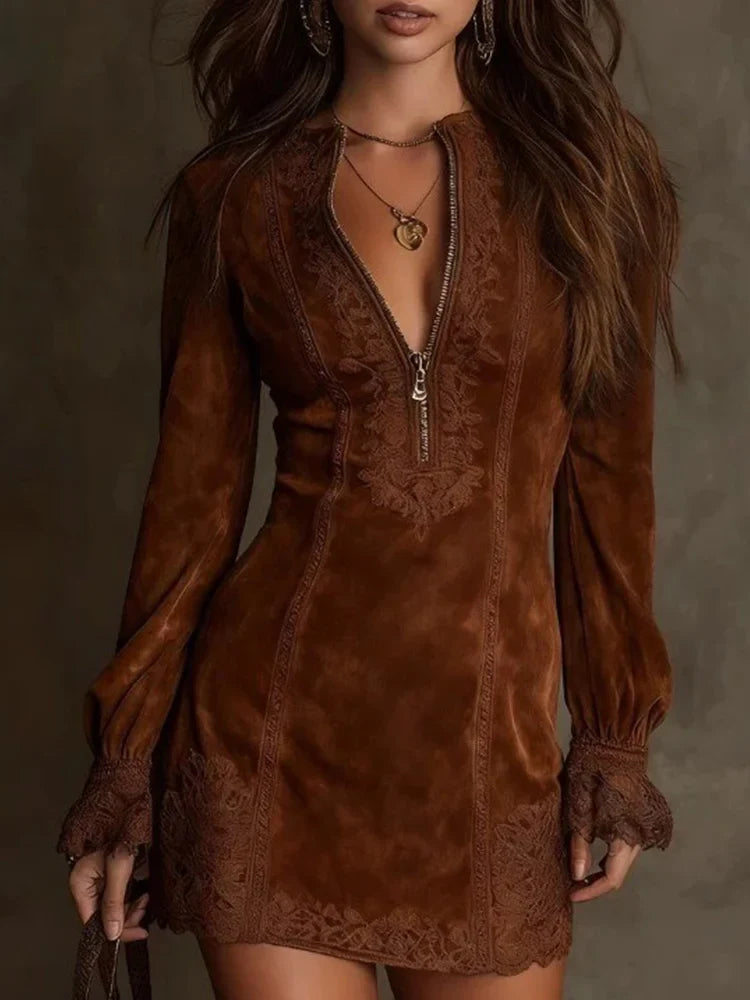 Robe courte féminine avec détails raffinés | Marcelline
