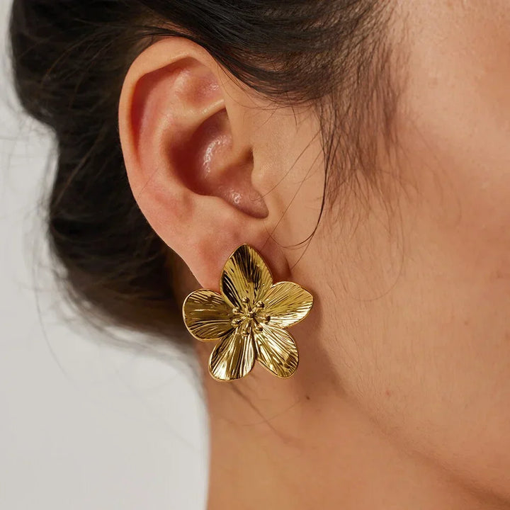 Boucles d’oreilles fleur délicate dorées