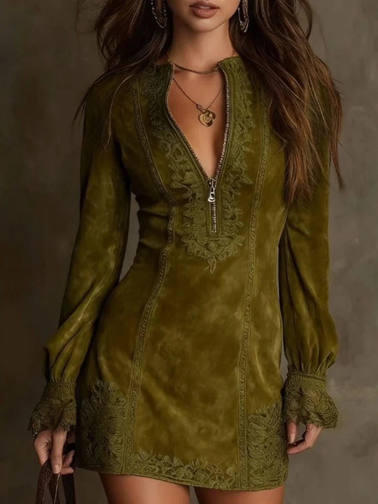 Robe courte féminine avec détails raffinés | Marcelline