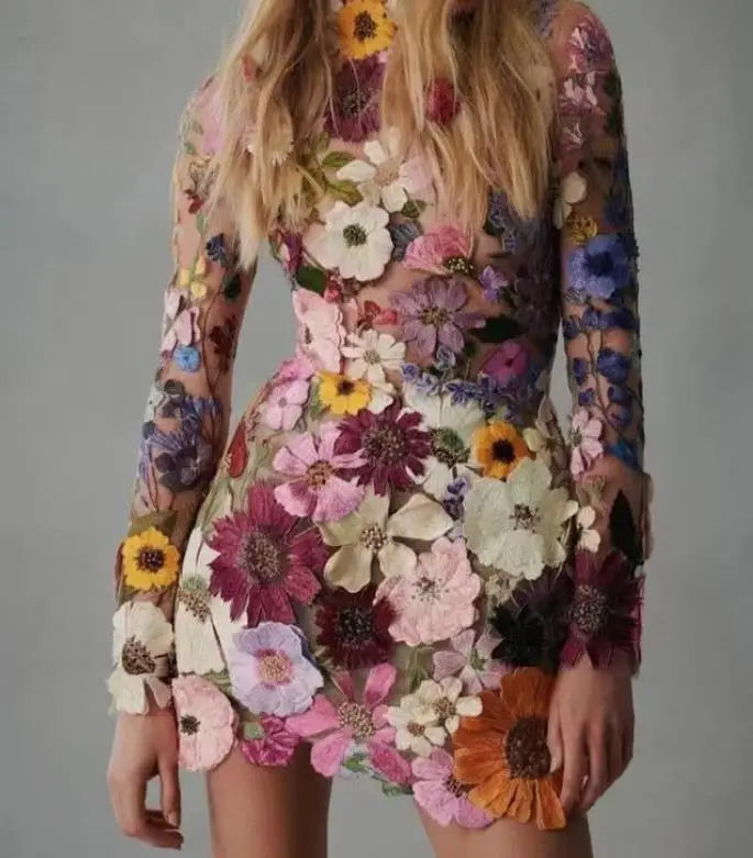 Robe à broderie florale à manches longues