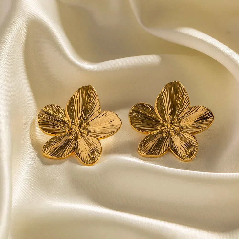 Boucles d’oreilles fleur délicate dorées