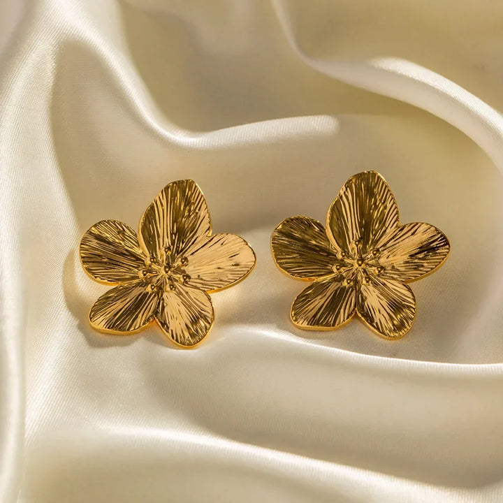 Boucles d’oreilles fleur délicate dorées