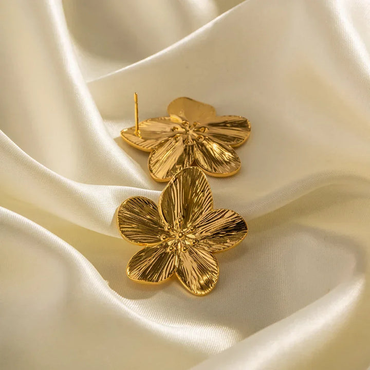 Boucles d’oreilles fleur délicate dorées