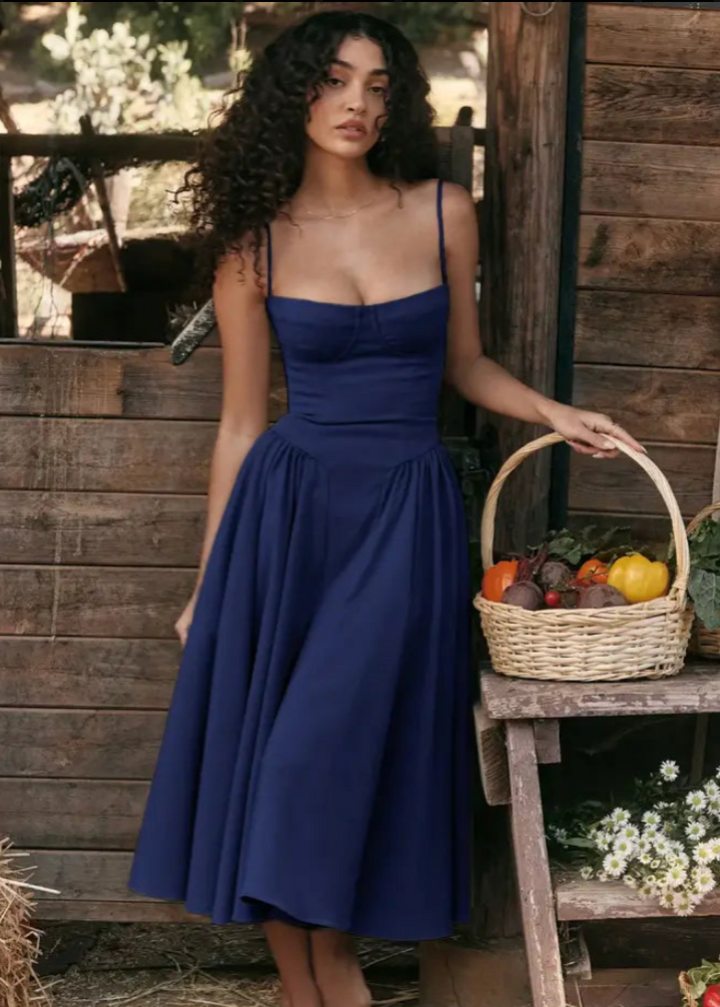 Robe midi fluide épaules dénudées élégante