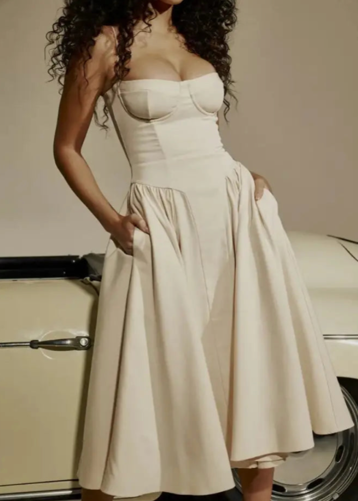 Robe midi fluide épaules dénudées élégante