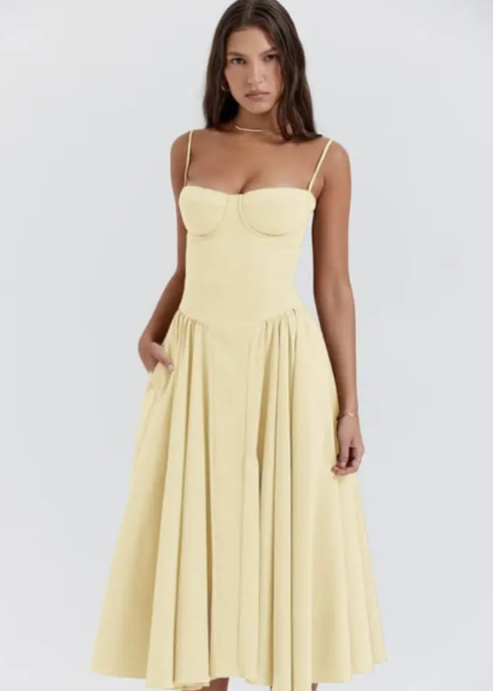 Robe midi fluide épaules dénudées élégante