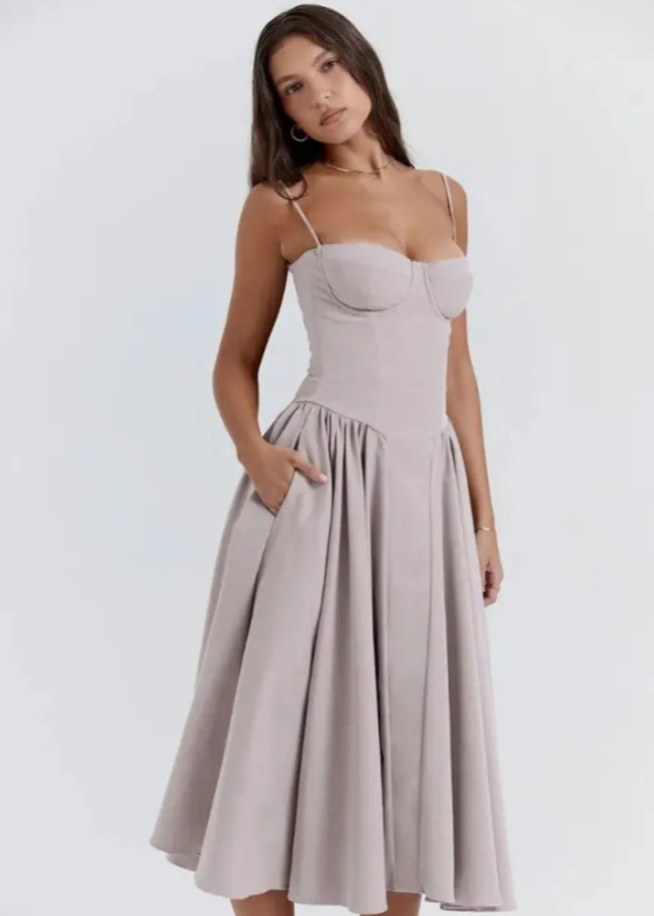 Robe midi fluide épaules dénudées élégante