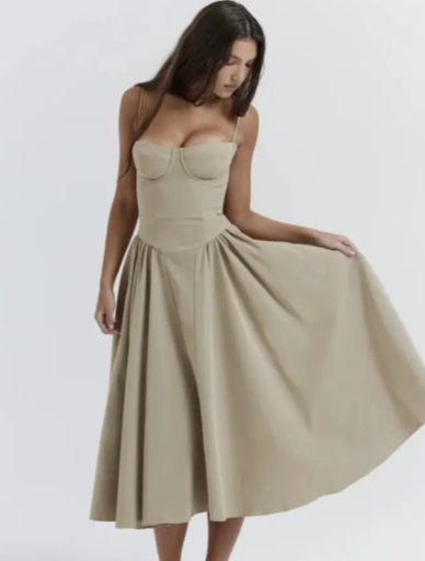 Robe midi fluide épaules dénudées élégante