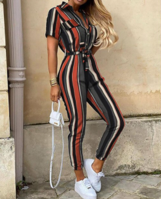 Jumpsuit en coton avec taille marquée et boutonnière