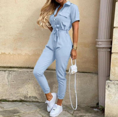 Jumpsuit en coton avec taille marquée et boutonnière