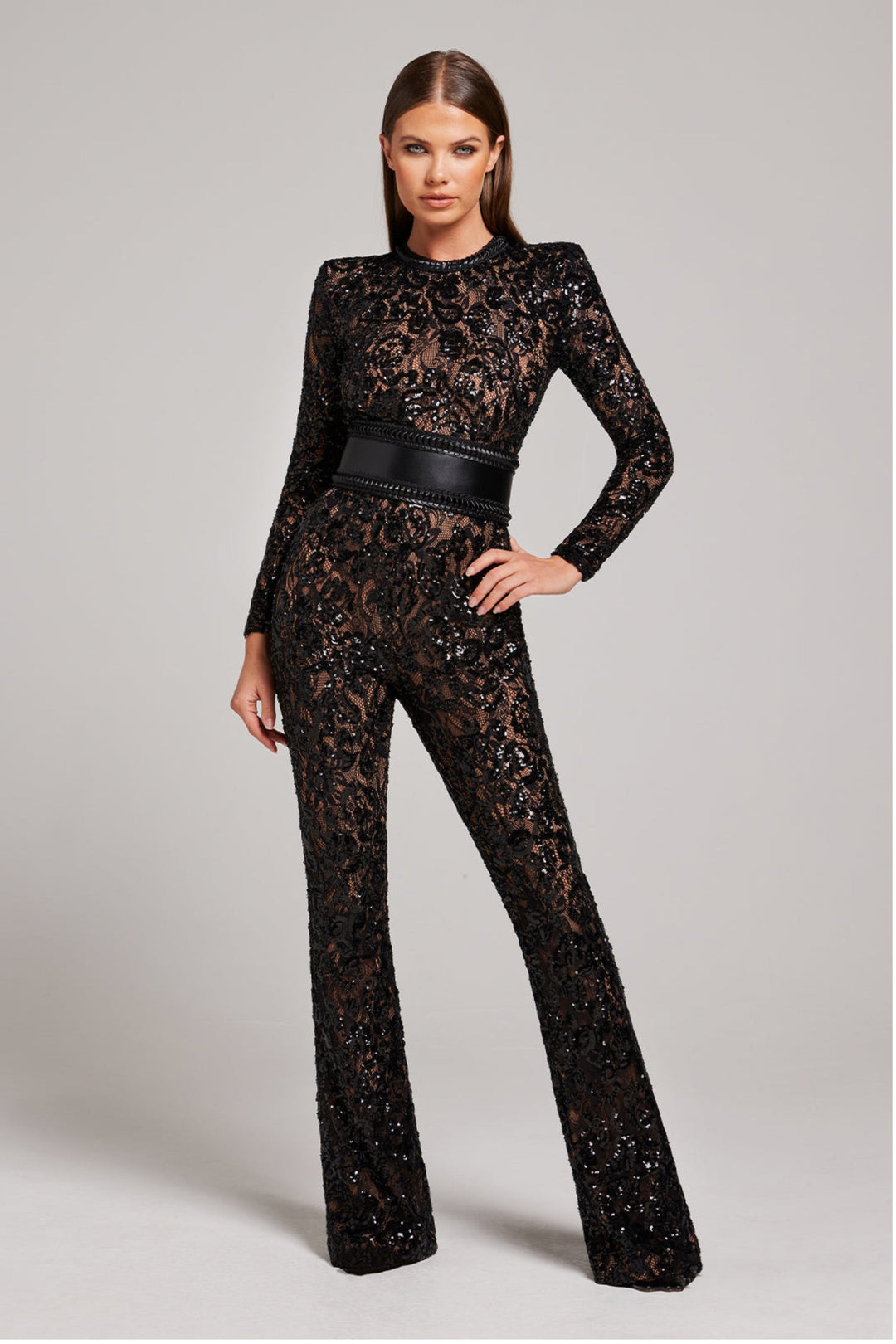 Jumpsuit élégant à taille cintrée et détails en dentelle
