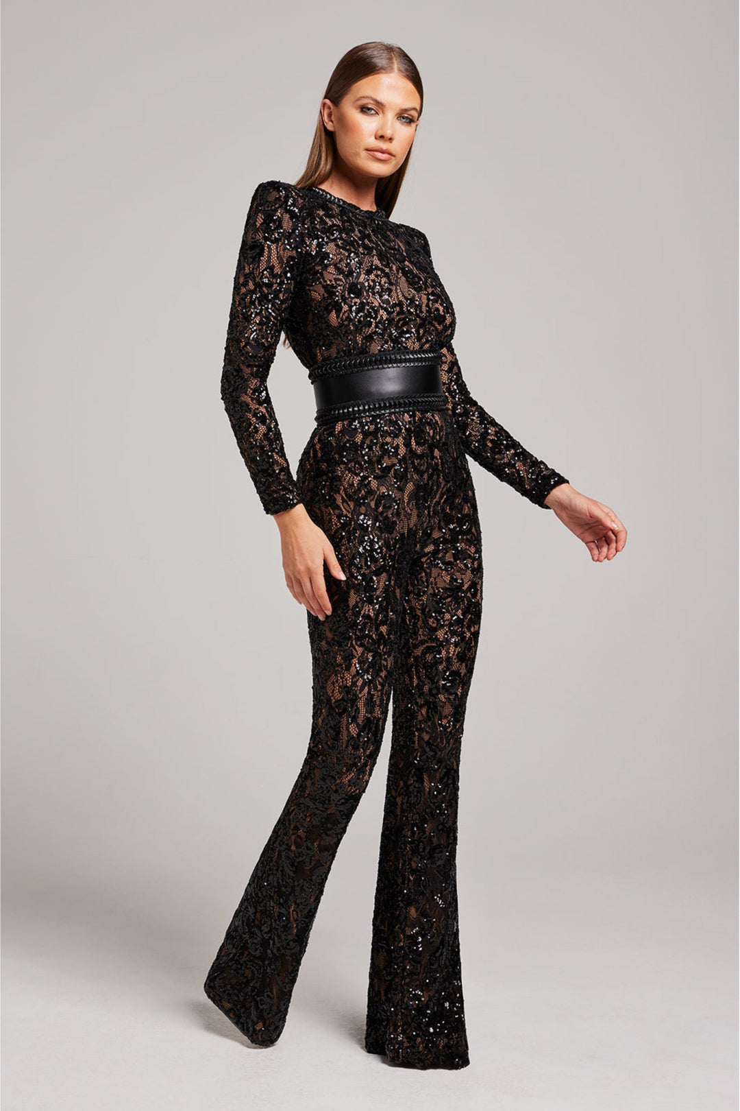 Jumpsuit élégant à taille cintrée et détails en dentelle