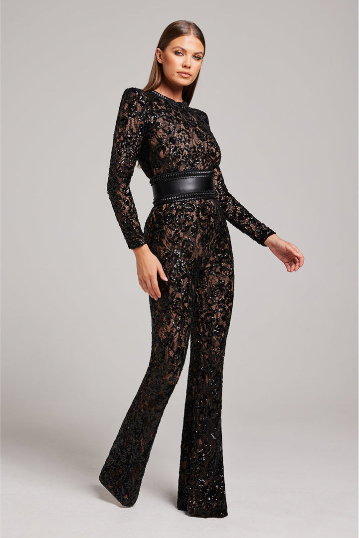 Jumpsuit élégant à taille cintrée et détails en dentelle