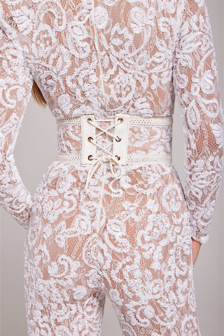 Jumpsuit élégant à taille cintrée et détails en dentelle