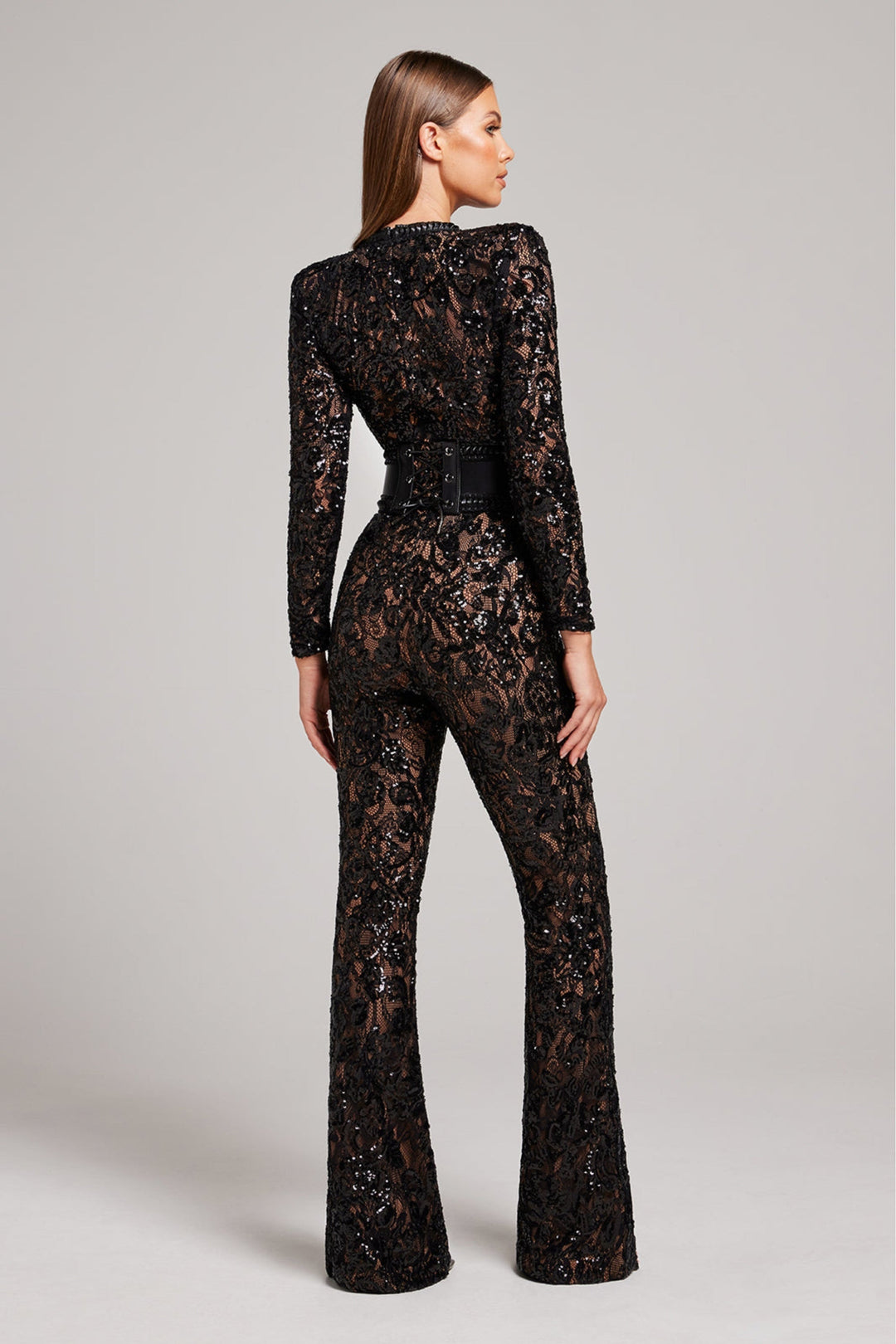 Jumpsuit élégant à taille cintrée et détails en dentelle