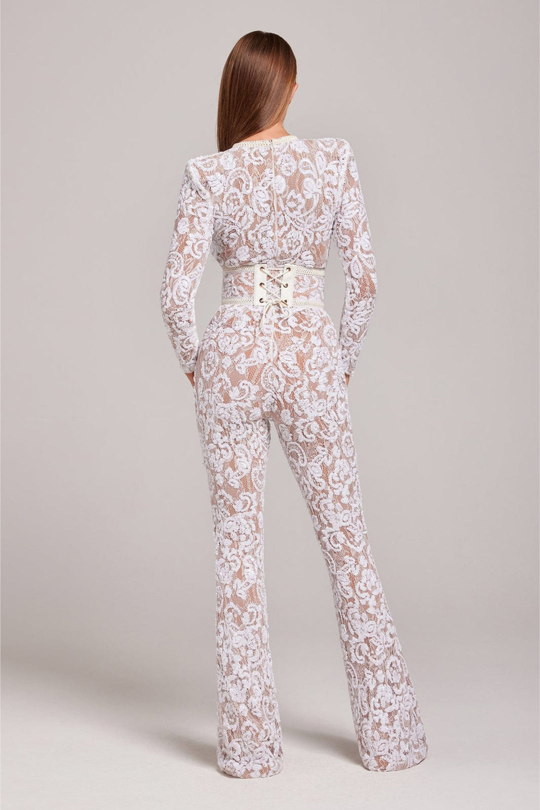 Jumpsuit élégant à taille cintrée et détails en dentelle