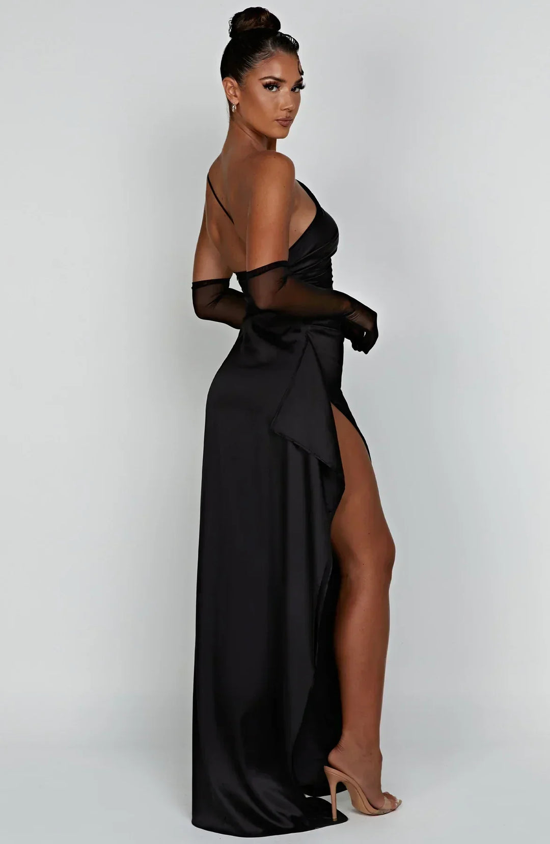 Robe longue satinée fluide soirée élégante