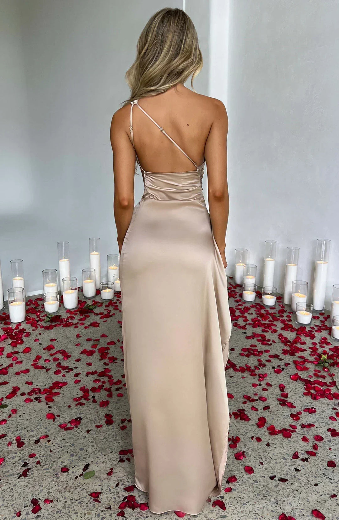 Robe longue satinée fluide soirée élégante