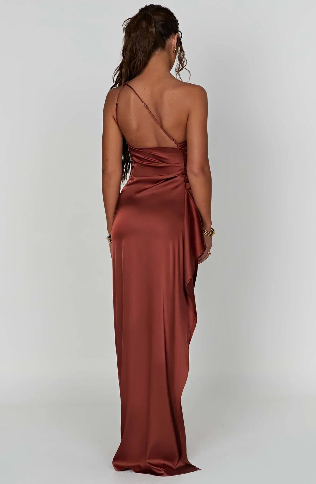 Robe longue satinée fluide soirée élégante
