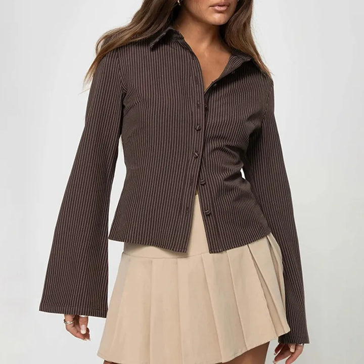 Blouse fluide slim-fit manches évasées vintage