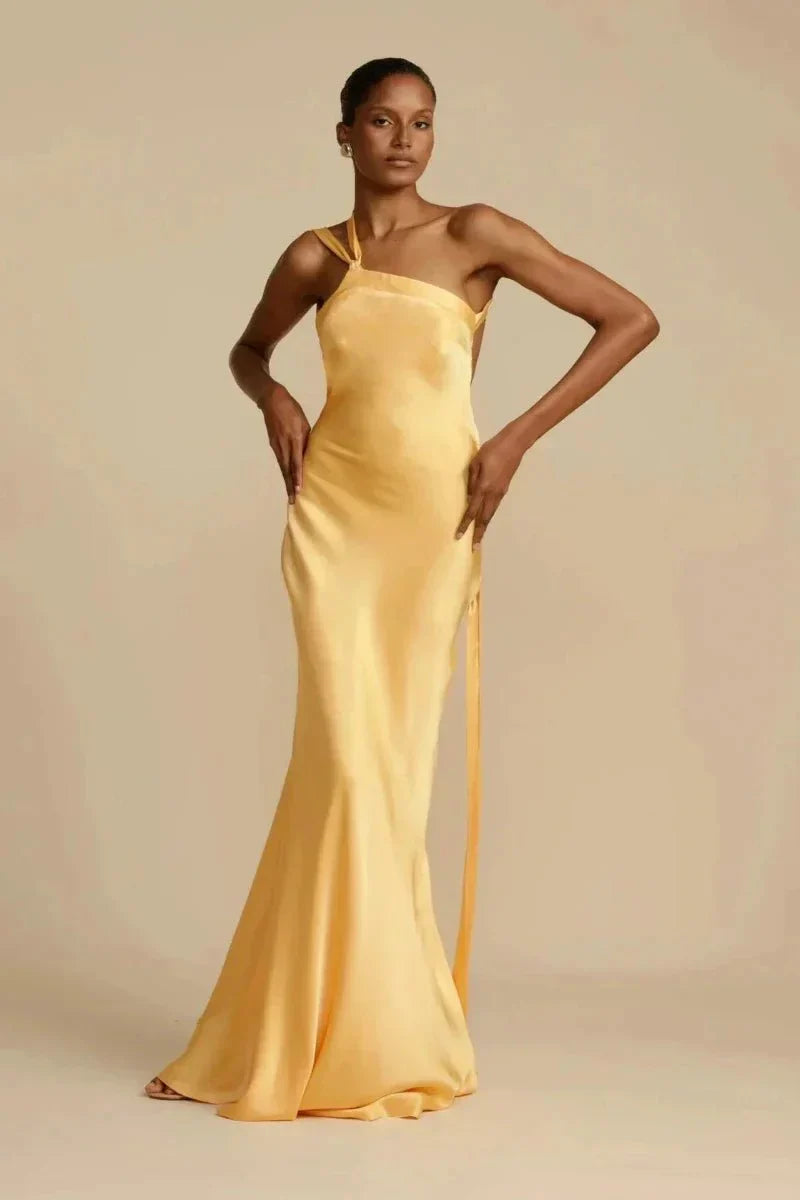 Robe asymétrique fluide soirée élégante