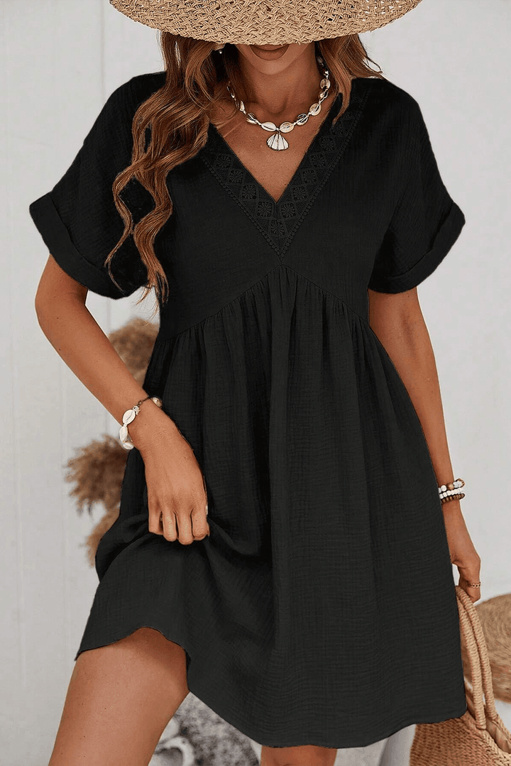 Robe courte fluide à dentelle élégante