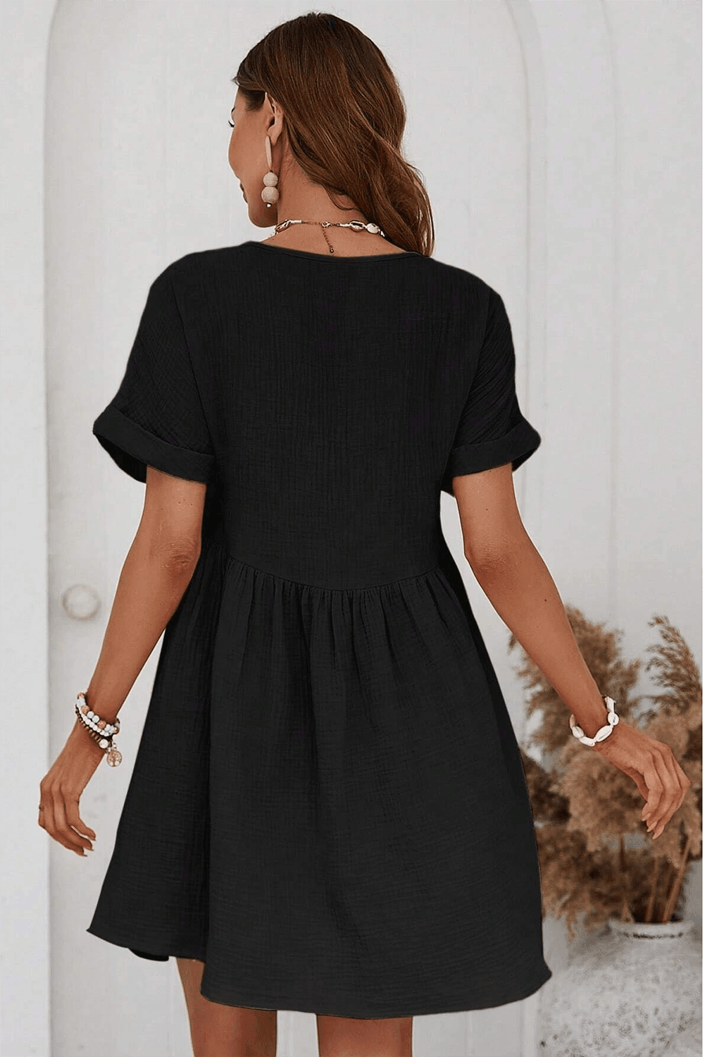 Robe courte fluide à dentelle élégante