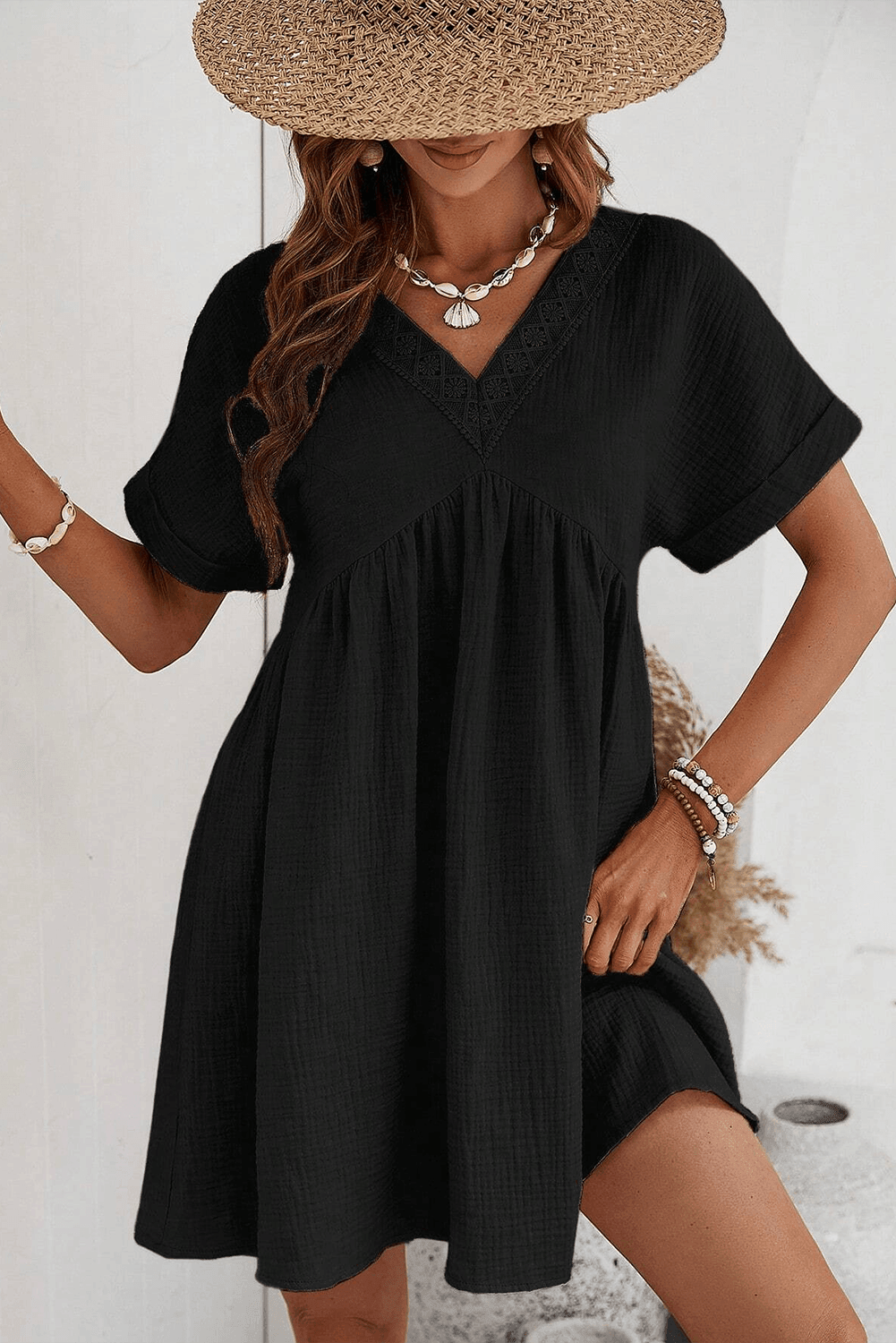 Robe courte fluide à dentelle élégante