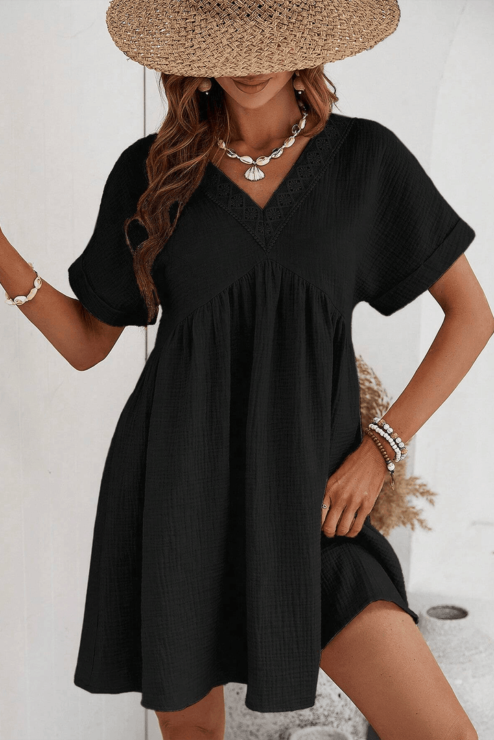Robe courte fluide à dentelle élégante